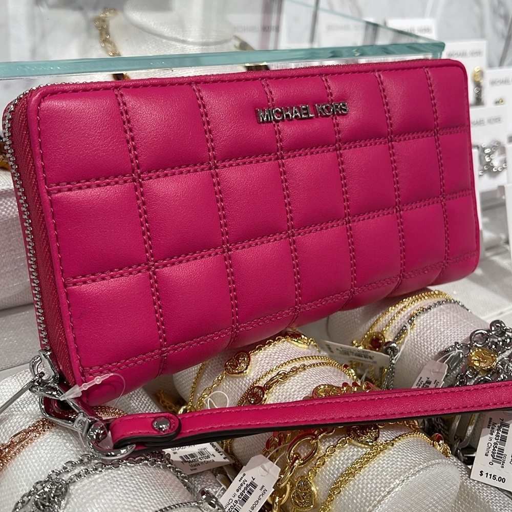 MICHAEL KORS
Continental Wristlet Phone Case Wallet
Dragonfruit
NWT - Picture 2 of 16